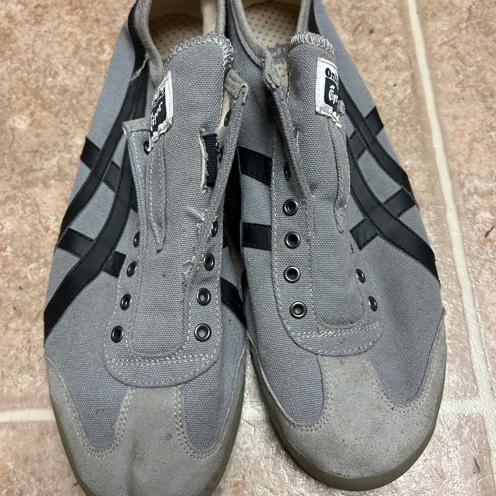 Onitsuka Tiger by Asics Men's Gray and Black Sneakers 👟 in size 11 1/2
